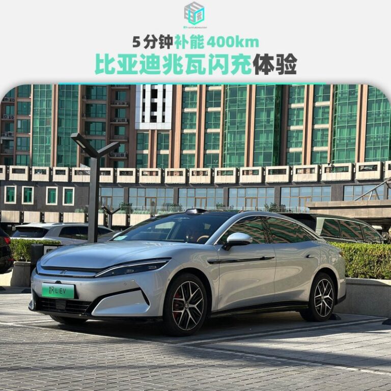 男孩脖子被护栏扎穿 拔出脖子后满身是血