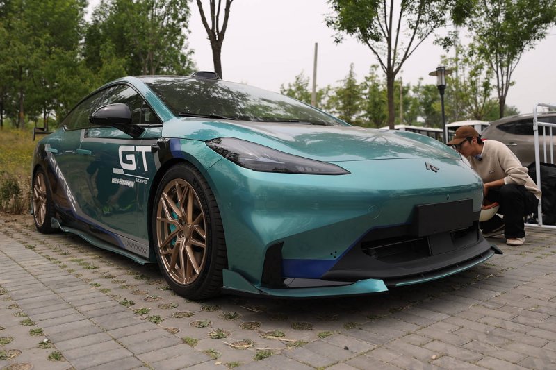 停车7天692元 火车站西广场收费咋这么贵?